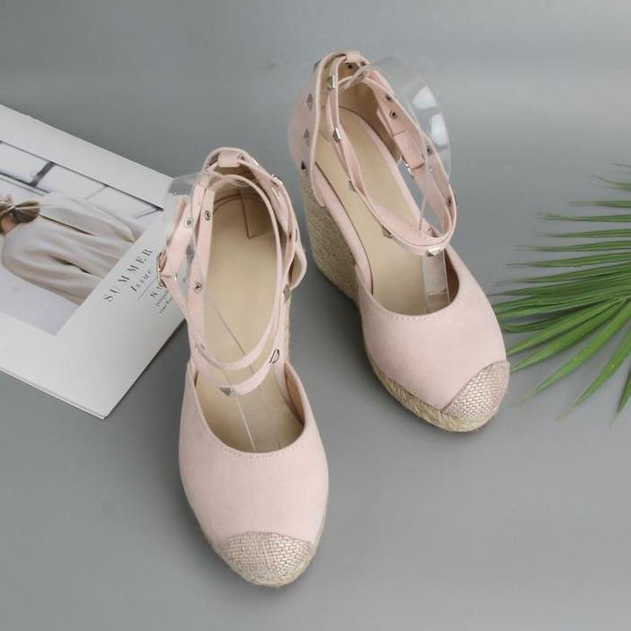 Womens Pumps Shoes Espadrilles Wedges Platform Ankle Buckle Rivet $50.00 Dana Fashion Color: Black Size: 34 Women's shoes Product information： Popular elements ： Rivet, light mouth, slope heel, color matching, metal, waterproof platform function ： Heighte