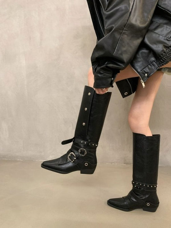 Women's Retro Rivet Tall Knight Boots $49.99 Dana Fashion Color: Black Single Liner Size: 35 Women's shoes ข้อมูลผลิตภัณฑ์: ลวดลาย: สีพื้น วัสดุซับใน: หนังเทียม สี: ซับในชั้นเดียวสีดำ ความสูงส้น: ส้นกลาง (3-5 ซม.) ความยาวของถุงเท้า: ทรงกระบอกสูง รูปร่างส้