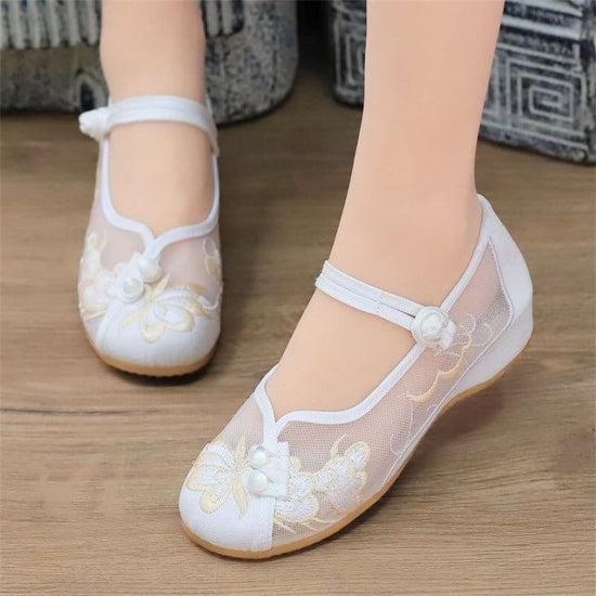 Women's Retro Soft Soled Mesh Breathable Sandals $60.90 Dana Fashion Color: White Sky Fragrance MeSH Size: 34 Women's shoes Product information: Pattern: plants and flowers Lining material: Mesh Color: white sky fragrance (mesh) smaller size, Green Sky fr