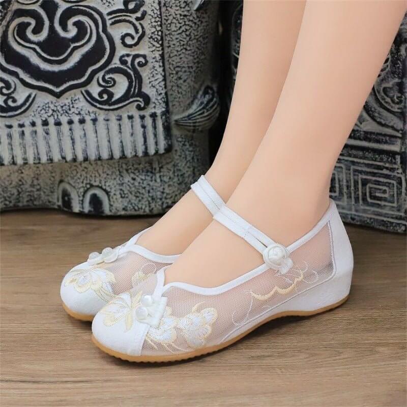 Women's Retro Soft Soled Mesh Breathable Sandals $60.90 Dana Fashion Color: Beige Jade Brocade MeSH Size: 34 Women's shoes Product information: Pattern: plants and flowers Lining material: Mesh Color: white sky fragrance (mesh) smaller size, Green Sky fra