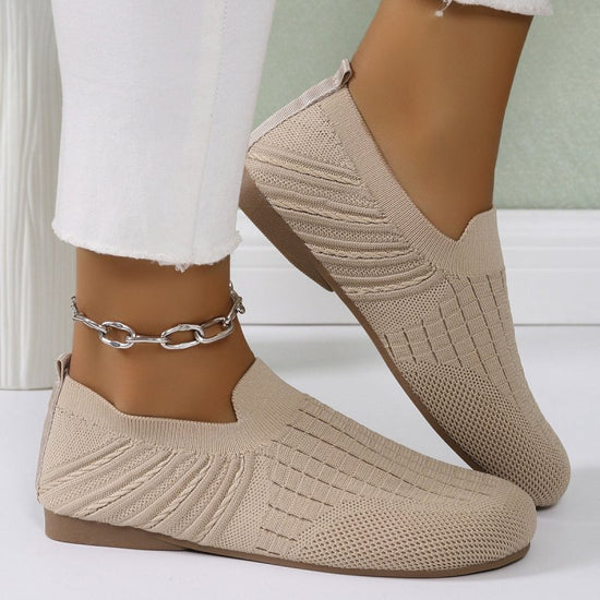 Women's Round Head Solid Color Casual Flat Plus Size Slip-on Soft Bottom Pumps $26.29 Dana Fashion Color: Apricot Size: 36 Women's shoes Product information: Lining material: cloth Applicable sports: Universal Color: Black, apricot, Brown, sky blue, dark