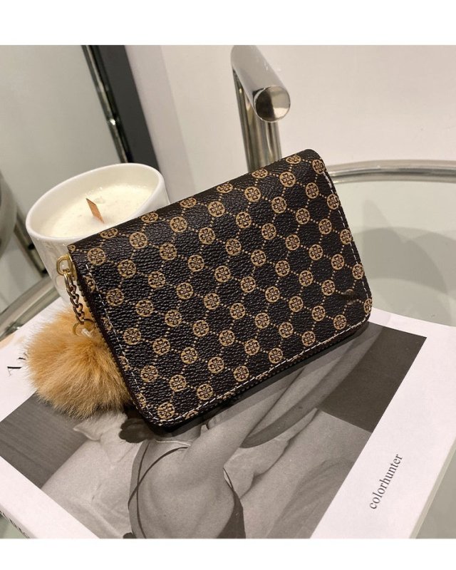 Women's Short Printing Color Contrast Korean Style Bag Wallet $13.38 Dana Fashion Color: Black Women's Bags Product information: Pattern: Letters Lining texture: no lining Color: white, black, pink, brown Processing Method: Printing Material: PU leather P