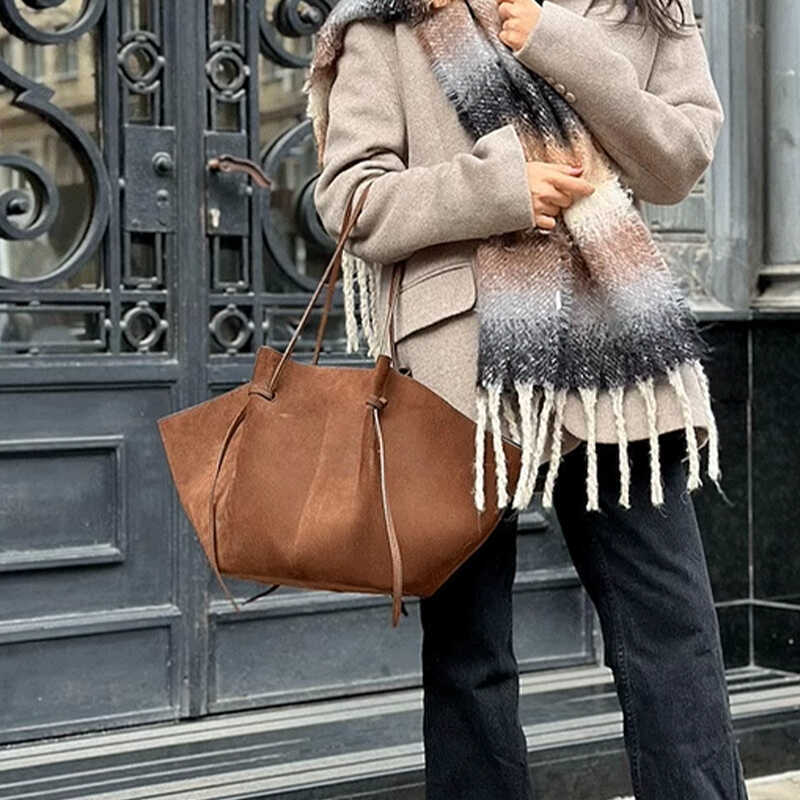 Women's Shoulder Bag Suede Frosted Large Capacity Portable Tote Bag $59.90 Dana Fashion Style: 1 Style Size: 21x15x37CM Women's Bags Product information: Line texture: Cow split leather Color: matt black, matt black, matt black, matt black, matt black, ma