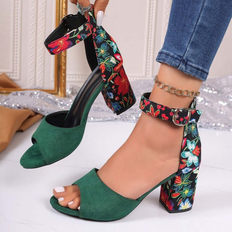 Women's Simple And Fashionable Printed Fish Mouth Sandals $44.69 Dana Fashion Color: Black Size: 36 Women's shoes Product information: Lining material: Mesh Toe bracket shape: Fish Mouth Color: black, red, green, blue Shoe Upper material: Suede Size: 36,
