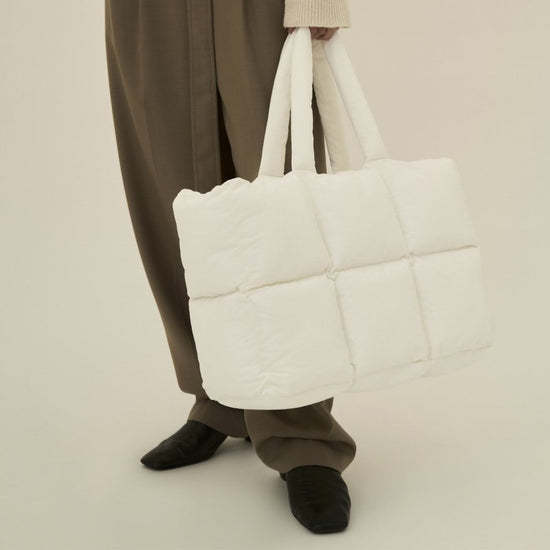 Women's Simple And Soft Large Capacity Puff Down Jacket Cotton Clothing Cloud Tote Bag $48.99 Dana Fashion Color: Black Women's Bags Product information: Applicable scenarios: Daily matching Color: black, white, dark gray, pink, olive green, light blue, l