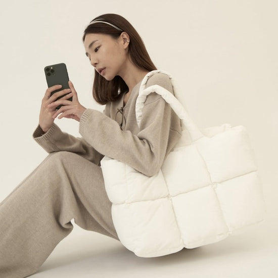 Women's Simple And Soft Large Capacity Puff Down Jacket Cotton Clothing Cloud Tote Bag $48.99 Dana Fashion Color: Black Women's Bags Product information: Applicable scenarios: Daily matching Color: black, white, dark gray, pink, olive green, light blue, l