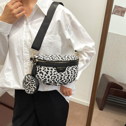Women's Simple Fashion All-match Leopard Print Printed Shoulder Bag $25.65 Dana Fashion Color: Black Women's Bags Product information: Lining texture: Polyester Applicable scenario: Daily matching Color: dark brown, black Outer bag type: Sandwich pocket H