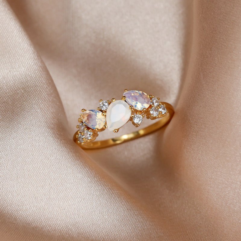 Women's Simple Rhinestone Water Drop Shape Ring $15.32 Dana Fashion Color: Gold White Diamond Size: No 10 Women's Accessories Product information: Type: Ring Treatment Process: Diamond Color: gold white diamond, rose gold white diamond, White Gold White D