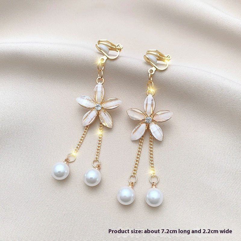 Women's Simple South Korea Fashion Tassel Ear Clip $15.00 Dana Fashion Color: Style1 Women's Accessories Product information: Treatment Process: Electroplating Color: 1# sweet temperament, 2# temperament star Moon, 3# country small flowers, 6# light butte