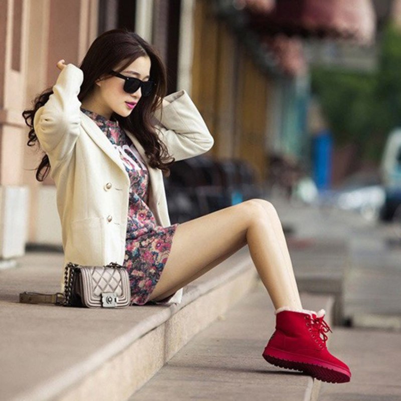 Women's Snow Boots Short Warm Flat Heel Shoes $39.99 Dana Fashion Color: Beige Size: 36 Women's shoes Product information: Color: black, beige, gray, brown Heel height: flat heel Heel shape: short stout heel Size: 36, 37, 38, 39, 40, 41, 42 Cutting depth: