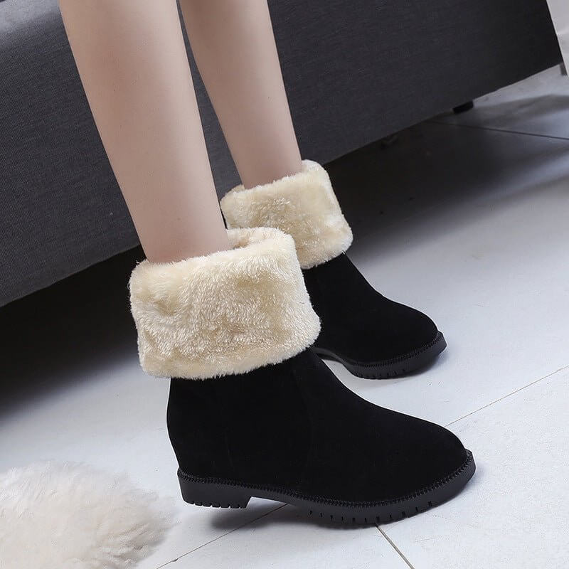 Women's Snow Boots Winter Fleece-lined Warm Two-way Wear $32.50 Dana Fashion Color: Black Size: 35 Women's shoes Product information: Lining material: Velvet Color: red, black, brown Processing Method: Frosted Heel shape: square heel Size: 35, 36, 37, 38,