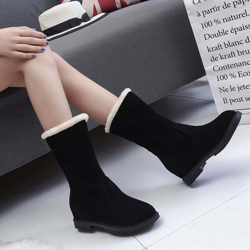 Women's Snow Boots Winter Fleece-lined Warm Two-way Wear $32.50 Dana Fashion Color: Black Size: 35 Women's shoes Product information: Lining material: Velvet Color: red, black, brown Processing Method: Frosted Heel shape: square heel Size: 35, 36, 37, 38,