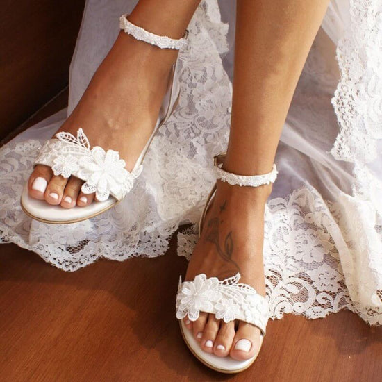 Women's Summer White Flat Bottom Sandals Three-dimensional Applique $89.50 Dana Fashion Color: Ivory White Size: 36 Women's shoes Product information: Lining material: Microfiber Toe holder shape: round head Color: white, ivory white Shoe Upper material:
