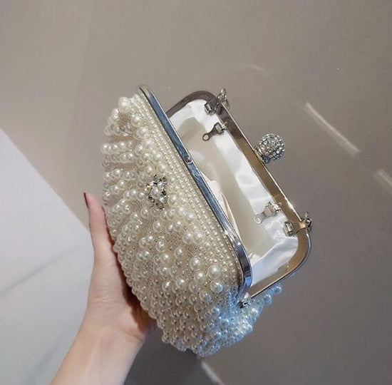 Women's Sweet Lady Pearl Dinner Clutch Bag $73.63 Dana Fashion Color: White Women's Bags Product information: Color: shell white, shell yellow Style: sweet lady Material: Polyester Bag shape: shell shape Opening method: draw belt lock Applicable gender: f