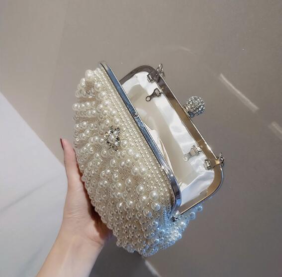 Women's Sweet Lady Pearl Dinner Clutch Bag $73.63 Dana Fashion Color: White Women's Bags Product information: Color: shell white, shell yellow Style: sweet lady Material: Polyester Bag shape: shell shape Opening method: draw belt lock Applicable gender: f