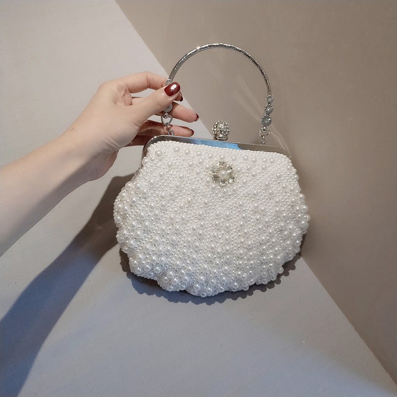 Women's Sweet Lady Pearl Dinner Clutch Bag $73.63 Dana Fashion Color: White Women's Bags Product information: Color: shell white, shell yellow Style: sweet lady Material: Polyester Bag shape: shell shape Opening method: draw belt lock Applicable gender: f