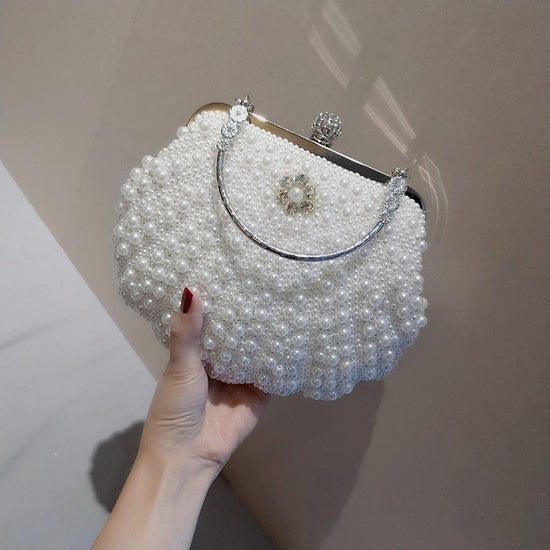 Women's Sweet Lady Pearl Dinner Clutch Bag $73.63 Dana Fashion Color: White Women's Bags Product information: Color: shell white, shell yellow Style: sweet lady Material: Polyester Bag shape: shell shape Opening method: draw belt lock Applicable gender: f