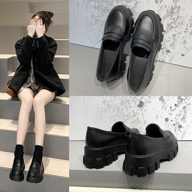 Women's Thick Heel Versatile Black Small Leather Shoes $43.33 Dana Fashion Color: Black Size: 35 One Size Larger Women's shoes Product information: Pattern: solid color Lining material: pvc Applicable sports: Universal Color: Black Upper height: low top H