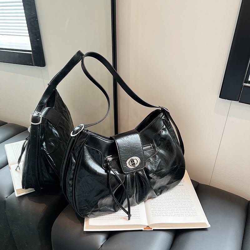 Women's Versatile Crossbody Bag Fashion Shoulder Underarm Bag $66.23 Dana Fashion Color: Black Women's Bags Product information: Lining texture: polyester cotton Color: black, silver, white Hardness: medium hard Material: PU Suitcase shape: Horizontal Squ