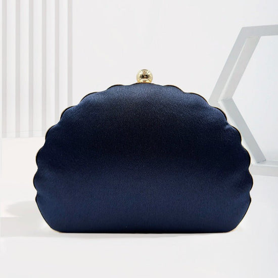 Women's Vintage Beaded One-shoulder Crossbody Chain Handbag $64.21 Dana Fashion Color: Black Women's Bags Product information: Material: Silk surface Material texture: polyester Internal structure of the bag: mobile phone bag, ID bag Hardness: Hard Outer