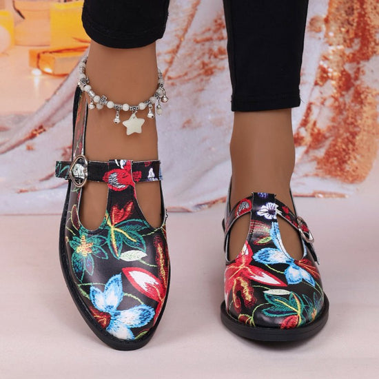 Women's Vintage Mary Jane Leather Shoes $30.32 Dana Fashion Color: Black Flower Size: 35 Women's shoes Product information: Pattern: hand painted Lining material: pu Color: black, black and floral, white floral Heel height: low heel (1-3CM) Size: 35, 36,
