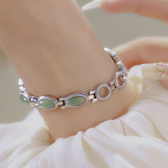 Women's Watch Ladies Bracelet Luxury Brand Waterproof Retro Natural Dongling Stone Hetian Jade Advanced Chain Watches Gift $42.00 Dana Fashion Color: Champagne Noodles Women's Accessories Overview: Unique design, stylish and beautiful. Good material, High