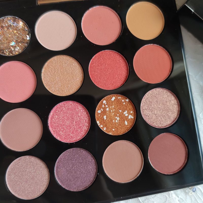 ZEESEA New 16 Colors Eyeshadow Palette $89.50 Dana Fashion Style: 1style makeup Color classification: 01 Gaia Anderson cat eyeshadow 02 Scarab Eyeshadow 03 Peerless Eye Shadow 04 Charm Eyeshadow
