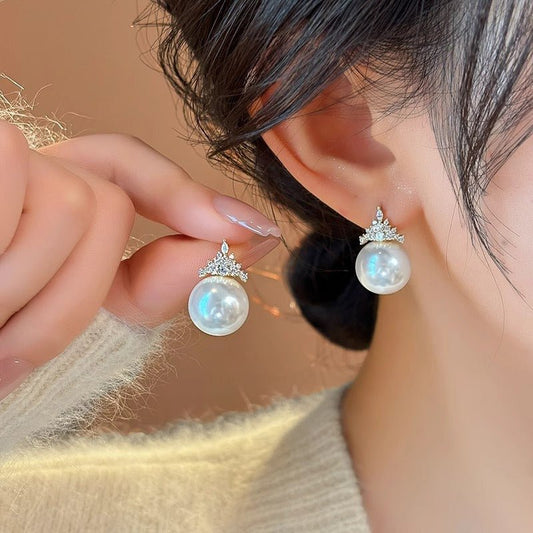 Zircon Crown Pearl Stud Earrings RetroDana FashionDana Fashion{{ product_title Women's Accessories }} - Dana Fashion
