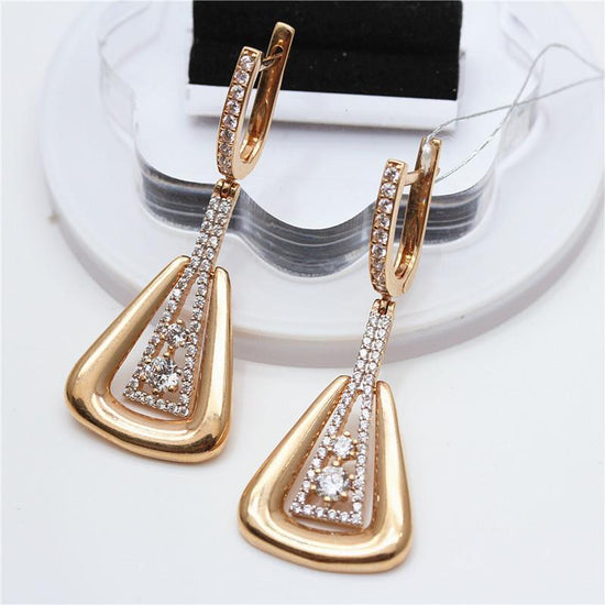 Zircon Earrings Rose Gold Plated All-match Simple $19.50 Dana Fashion Color: Rose Gold Women's Accessories Product information: Color: zircon earrings (rose gold pair) Applicable population: Female Material: Copper Popular elements: round and oval Packing