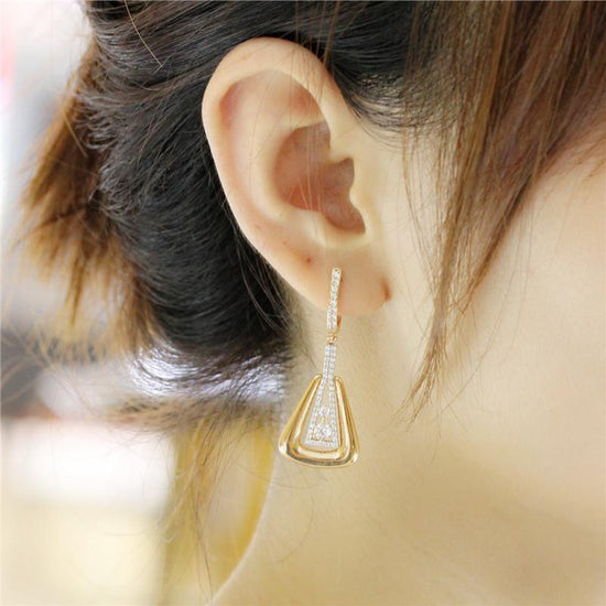 Zircon Earrings Rose Gold Plated All-match Simple $19.50 Dana Fashion Color: Rose Gold Women's Accessories Product information: Color: zircon earrings (rose gold pair) Applicable population: Female Material: Copper Popular elements: round and oval Packing